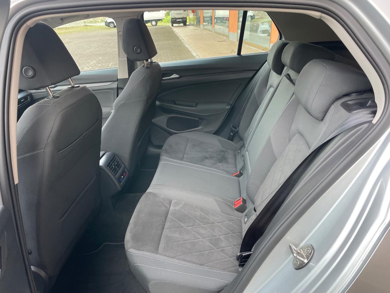 Volkswagen Golf 1.5 eTSI 150 CV DSG Style Tetto Led Post.