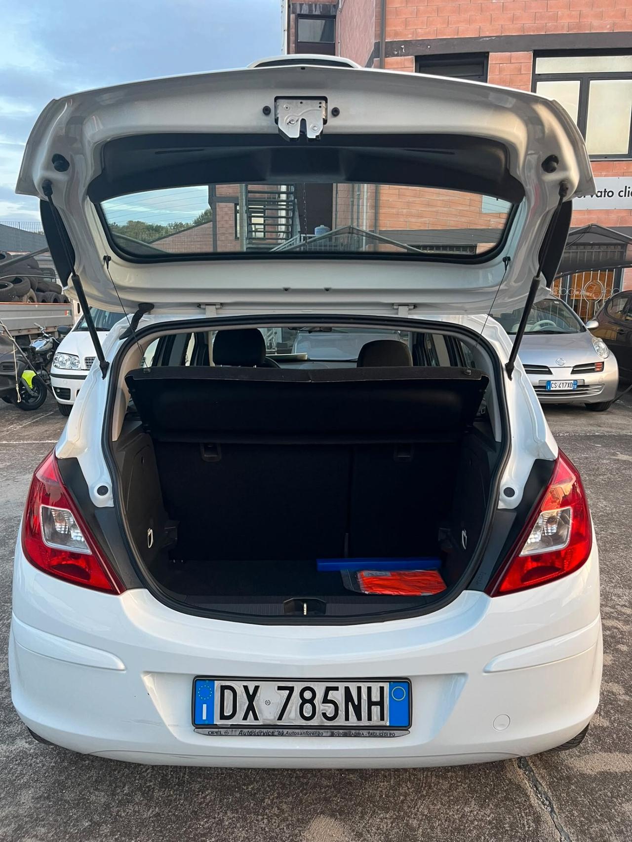 Opel Corsa D 1.2 80cv Enjoy Benzina e GPL Fabbrica