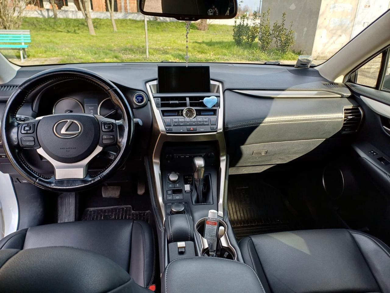 Lexus NX 300h Hybrid 4WD Luxury