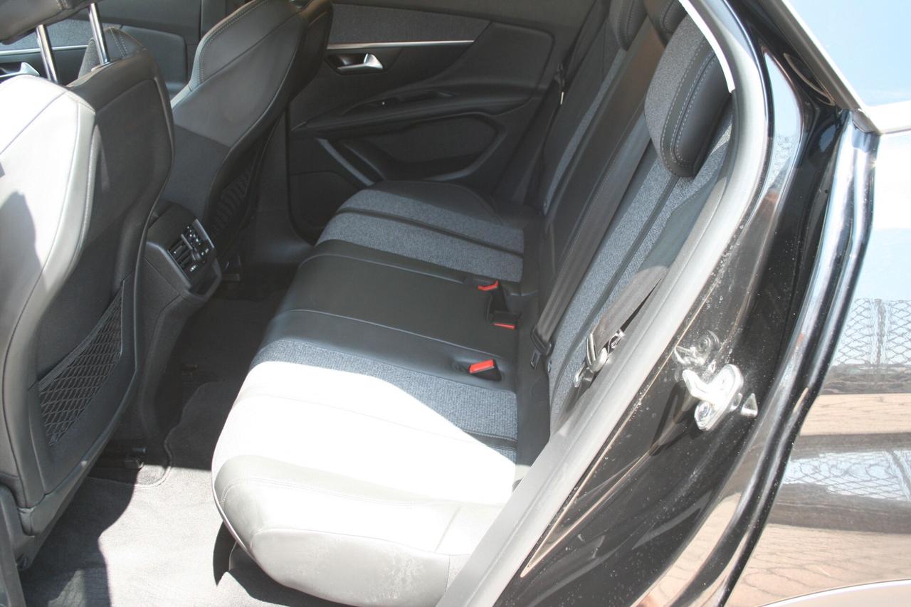 Peugeot 3008 BlueHDi 130 S&S EAT8 Allure
