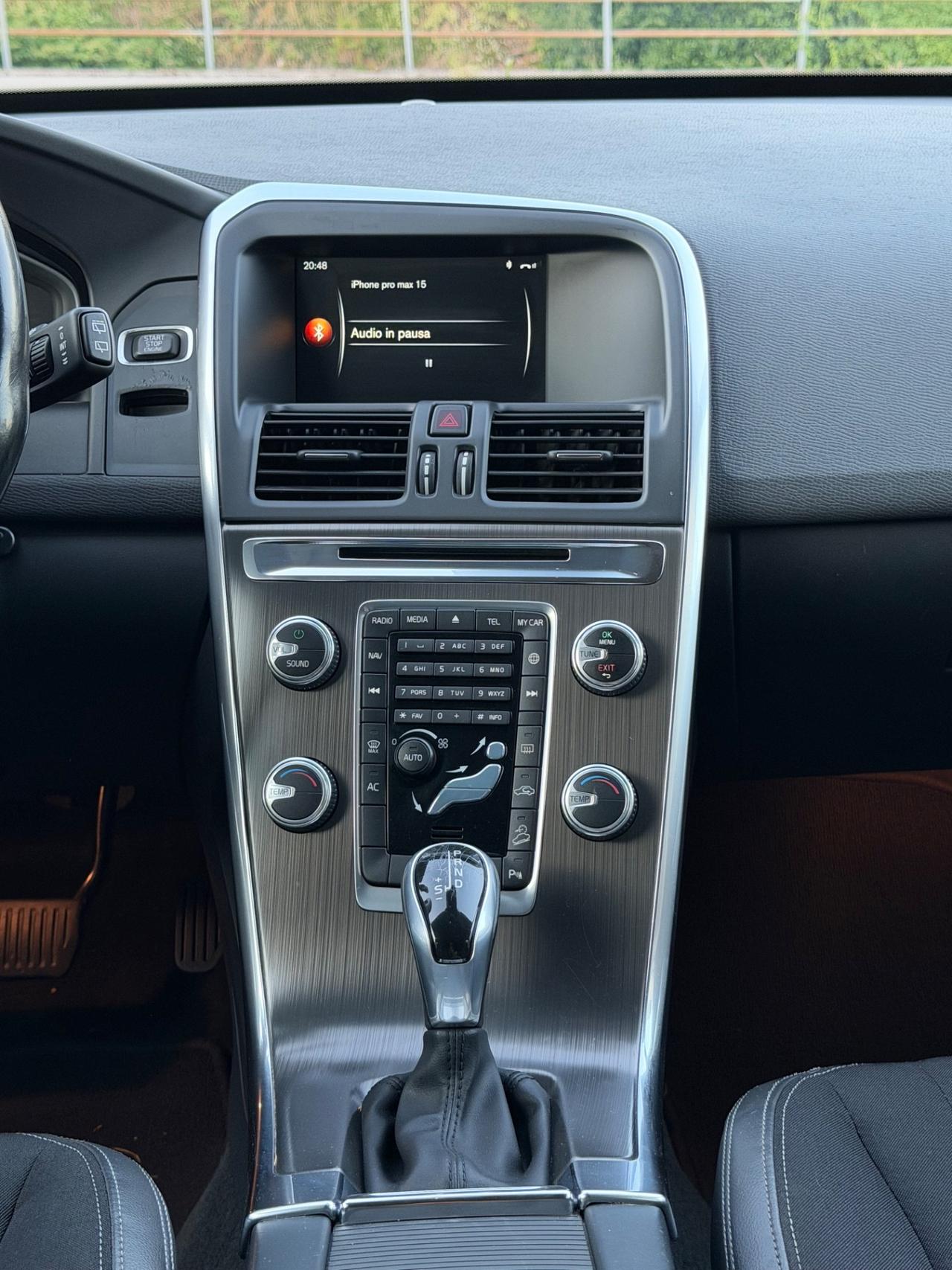 Volvo XC60 D4 AWD Geartronic R-design Momentum