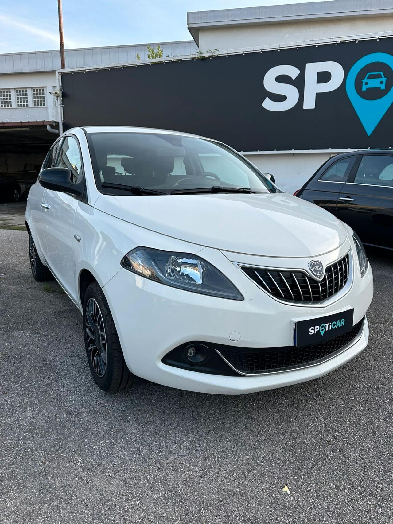 Lancia Ypsilon 1.0 Hybrid Platino 2024 FULL