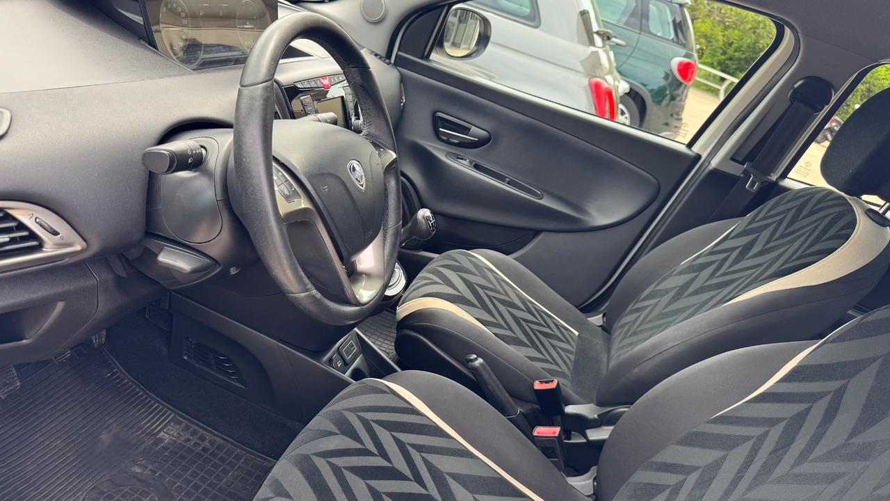 Lancia Ypsilon 1.3 MJT 16V 95 CV 5 porte S&S Gold Perla