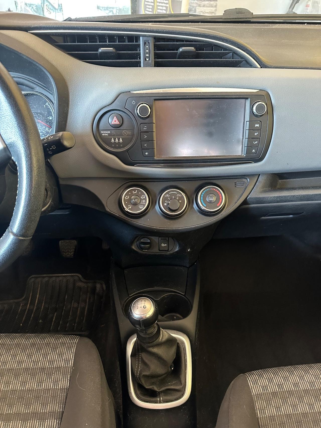 Toyota Yaris 1.0benz. Per neo patentati