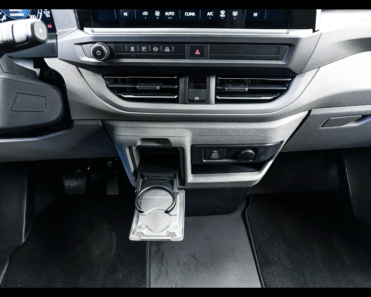 VOLKSWAGEN Caravelle 7ª '25-> - Caravelle 2.0 TDI 150CV PC Life