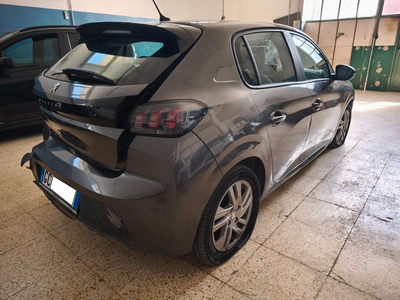 Peugeot 208 PURE TECH INCIDENTATA