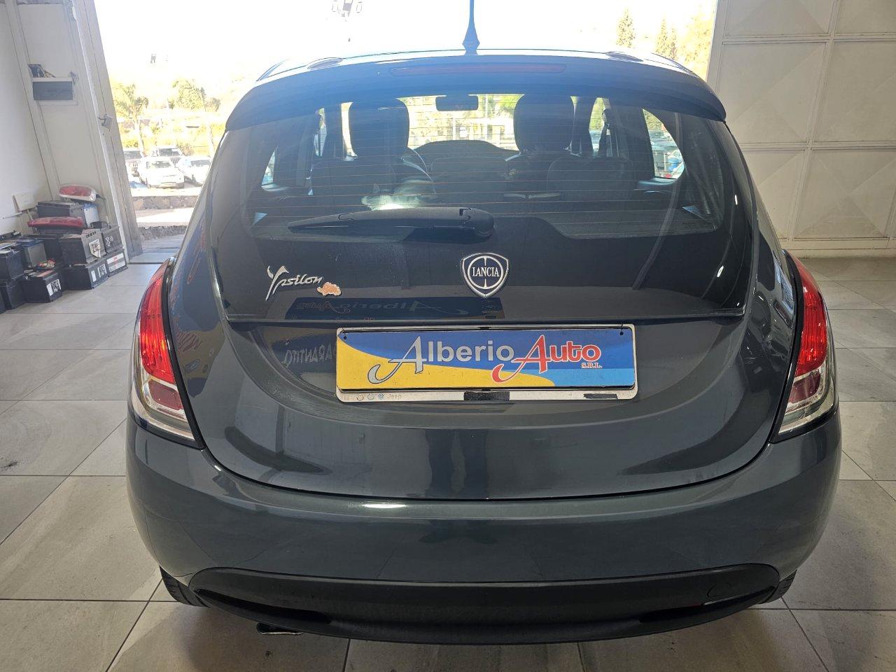 Lancia Ypsilon 5 Porte Ypsilon 1.2 8v Elefantino ecochic Gpl 69cv my14
