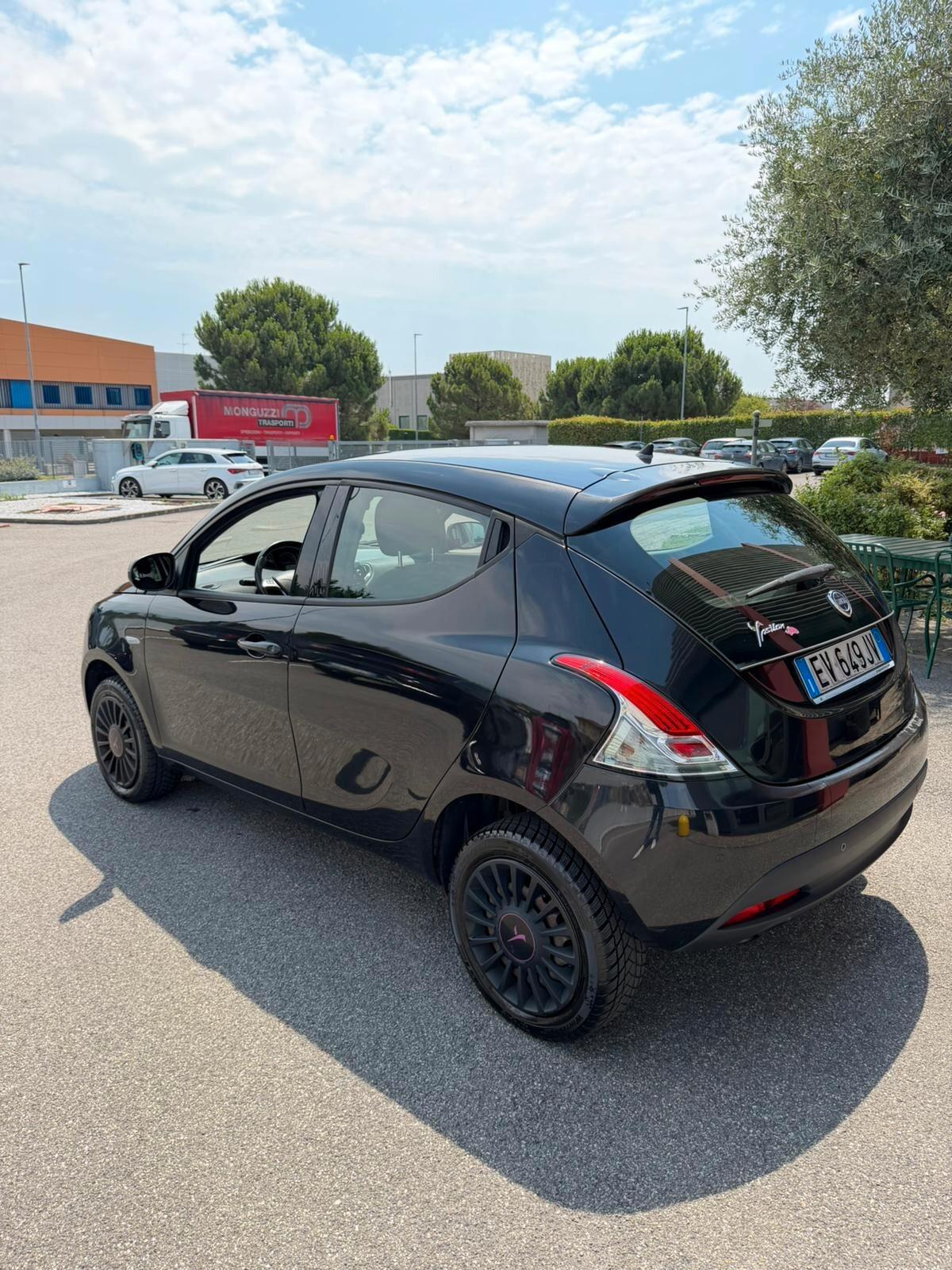Lancia Ypsilon 0.9 TwinAir 85 CV 5 porte Benzina Metano Ecochic