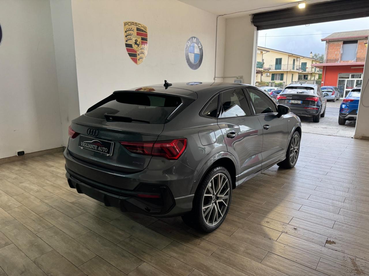Audi Q3 40 TDI quattro S tronic Identity Black