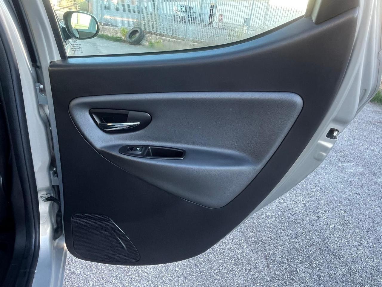 Lancia Ypsilon 1.2 S&S Platinum 127000 km
