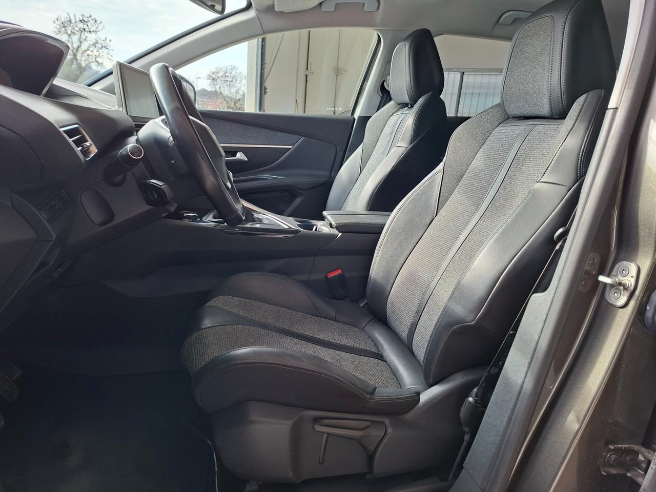 Peugeot 3008 1.2 Allure DA NEOPATENTATI