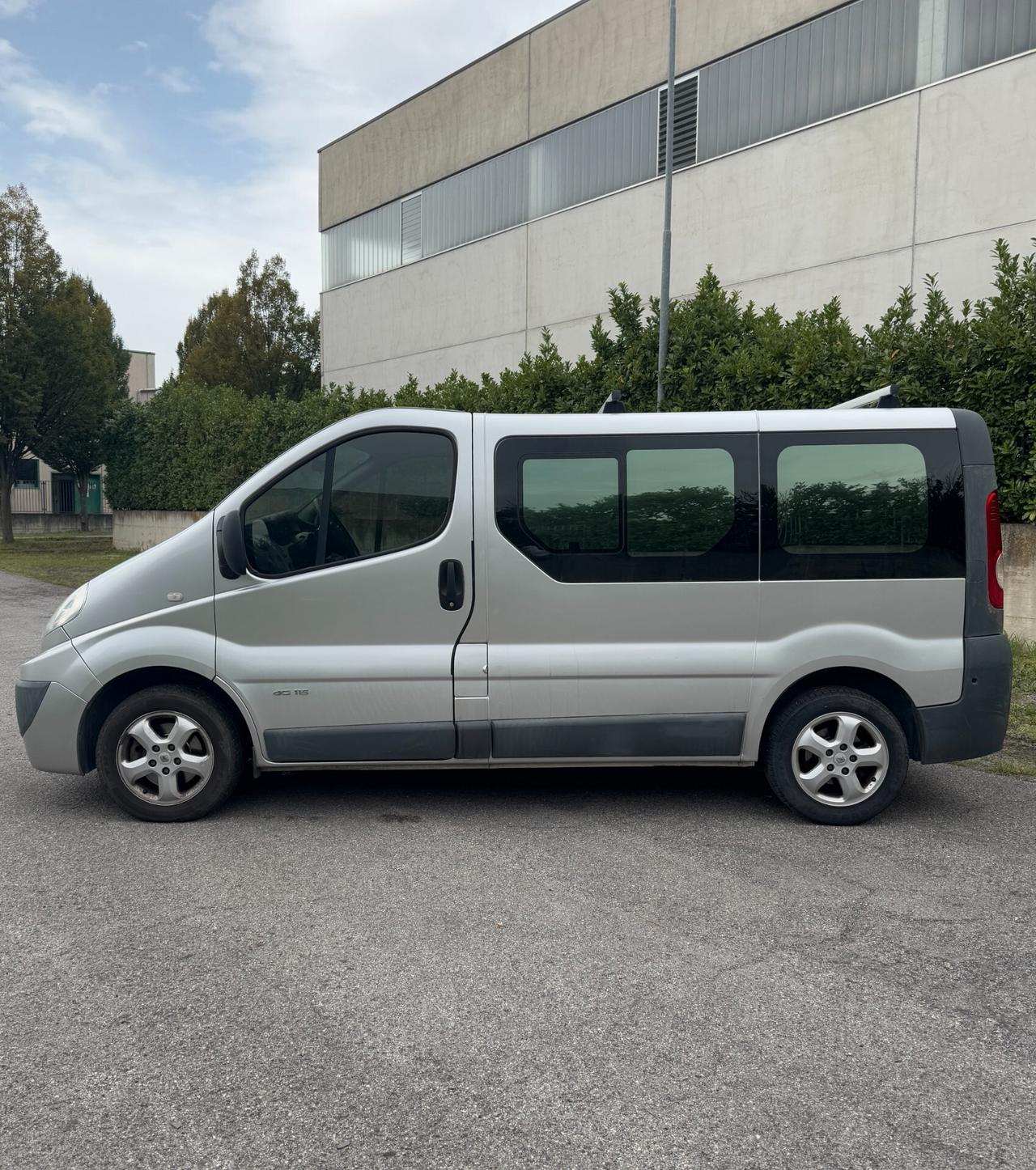 Renault Trafic 9 Posti (Patente B)UNICO Proprietario 145.000 km