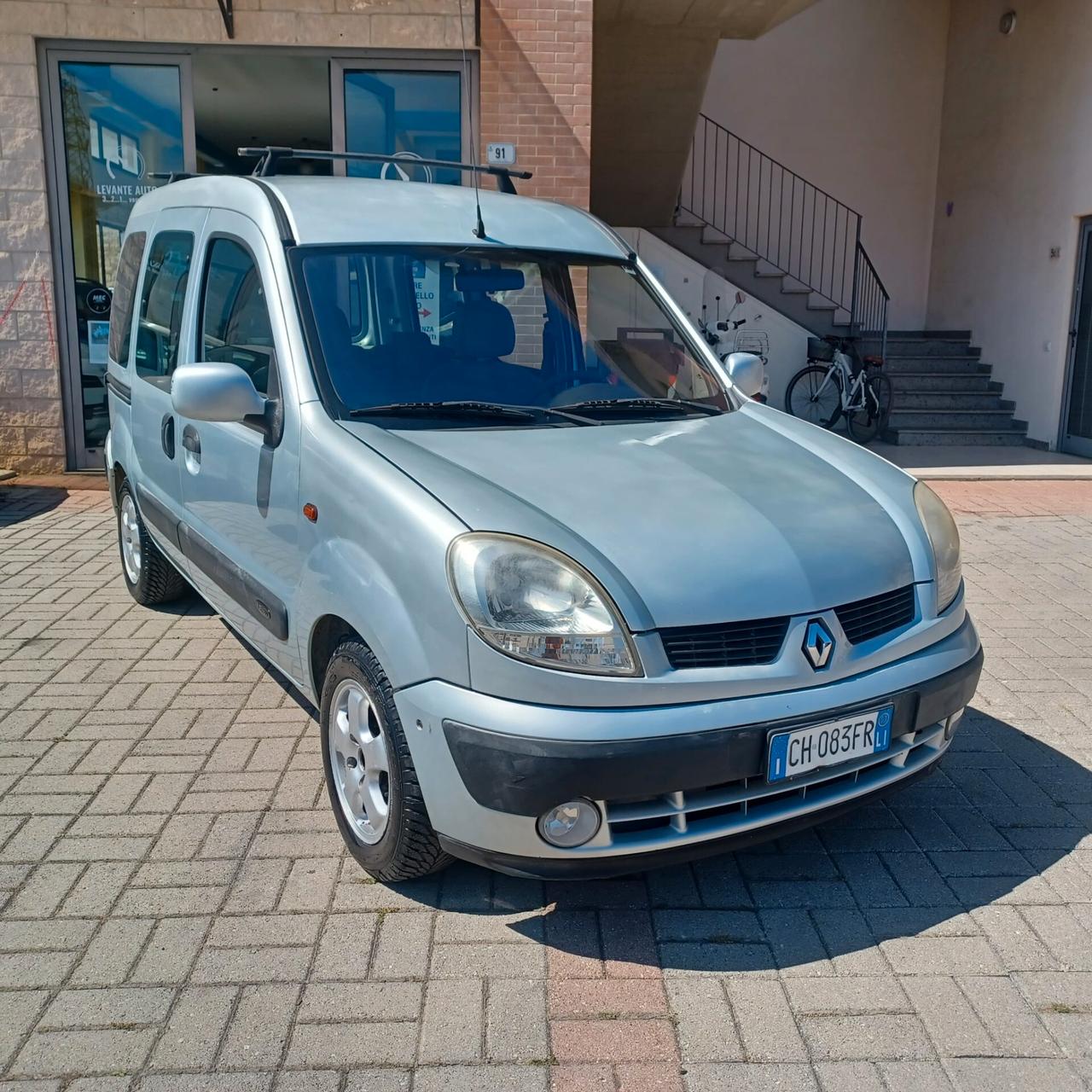 IDEALE PER LAVORO E FAMIGLIA BERLINGO 1.2