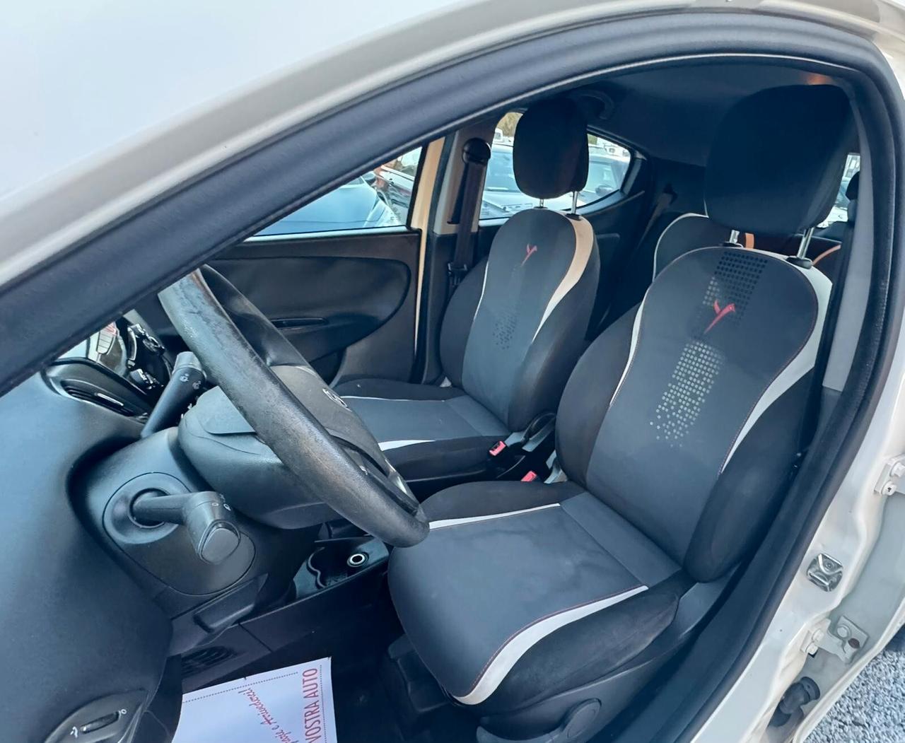 Lancia Ypsilon 0.9 TwinAir 85 CV 5 porte S&S Gold