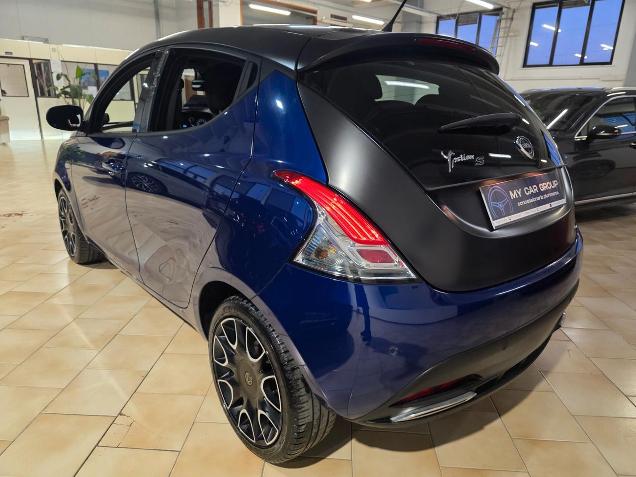 Lancia Ypsilon 1.2 69 CV 5 porte S Momodesign