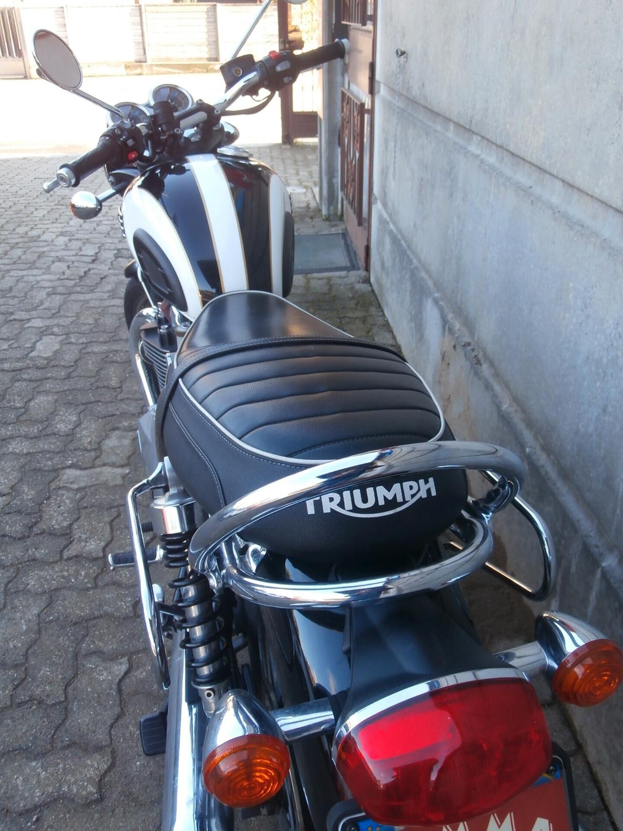 Triumph Bonneville T120 del 2016, Passaggio , tagliando e garanzia inclusi