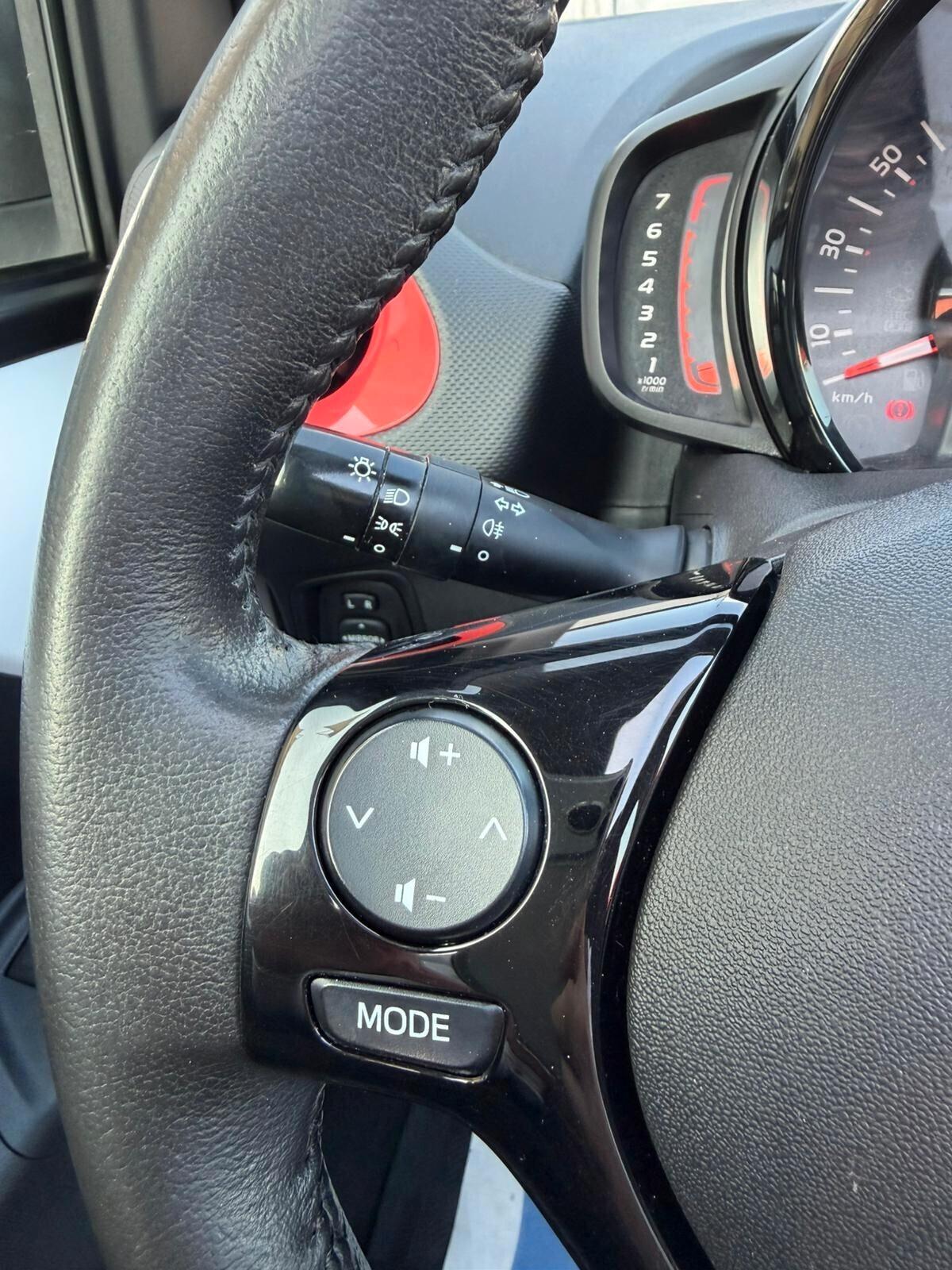 Citroen C1 VTi 72 ETG 5 porte Shine