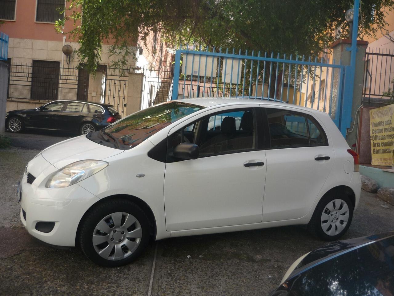 Toyota Yaris 1.0 5 porte Now
