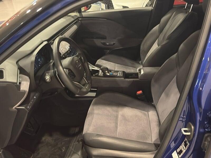 Lexus LBX Elegant 2WD