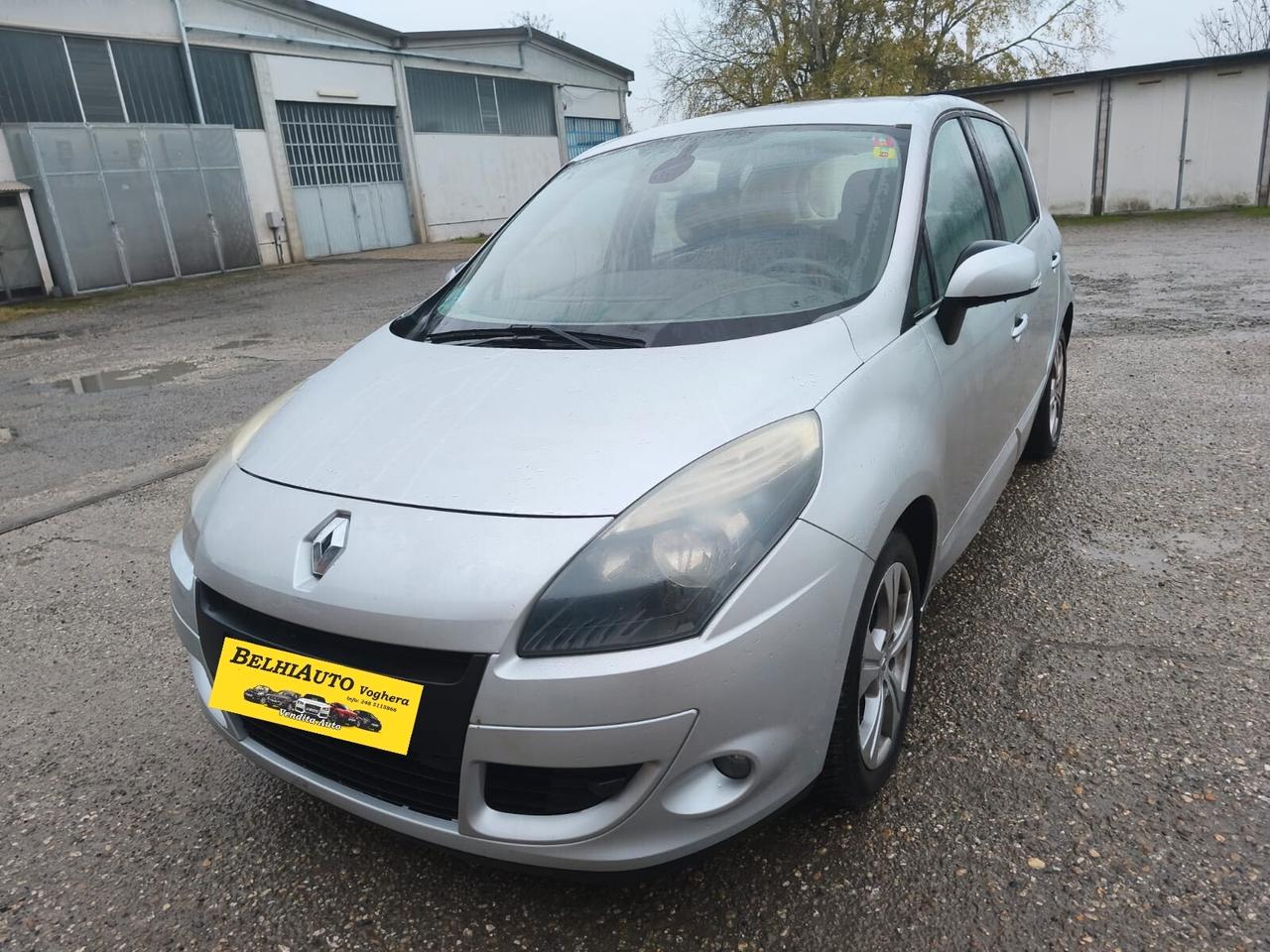 Renault Scenic 2012---1.5 Diesel