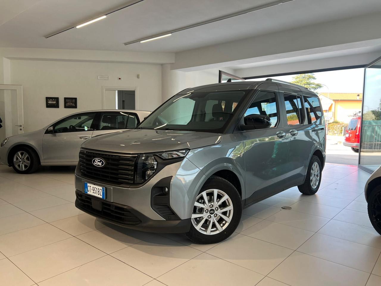 Ford Tourneo Courier 1.0 EcoBoost Titanium