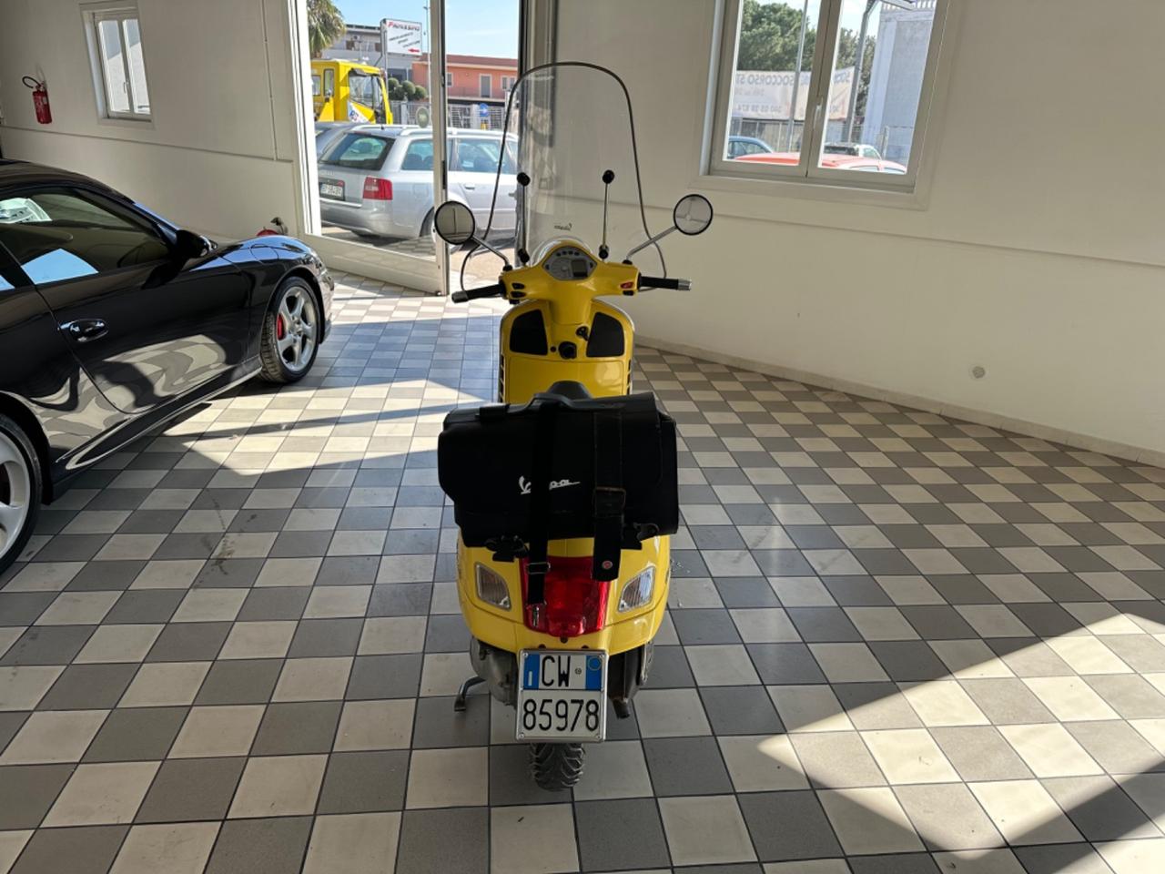 Piaggio Vespa 250 GTS