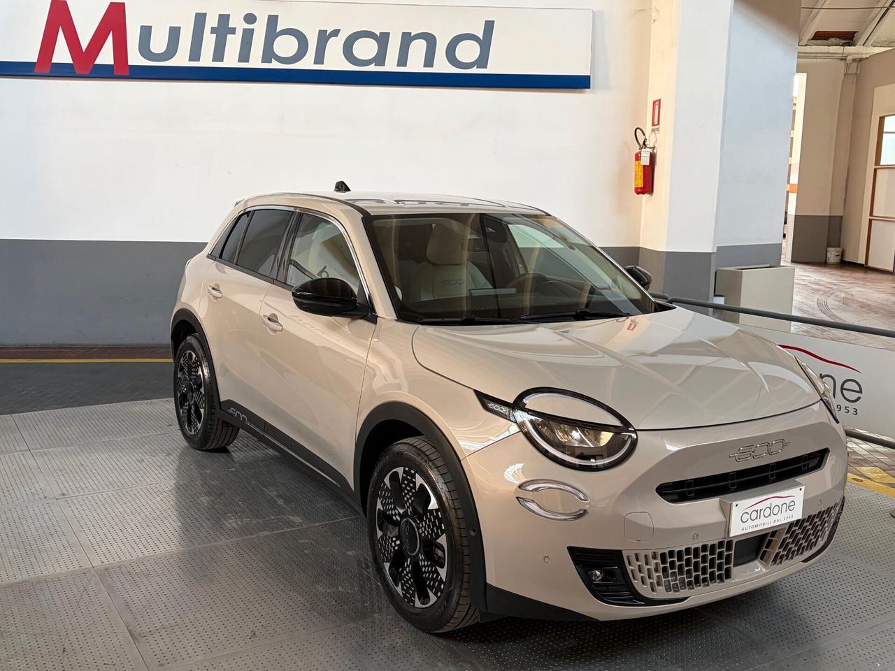 FIAT 600 1.2 HYBRID DCT MHEV LA PRIMA (14.000 KM!)