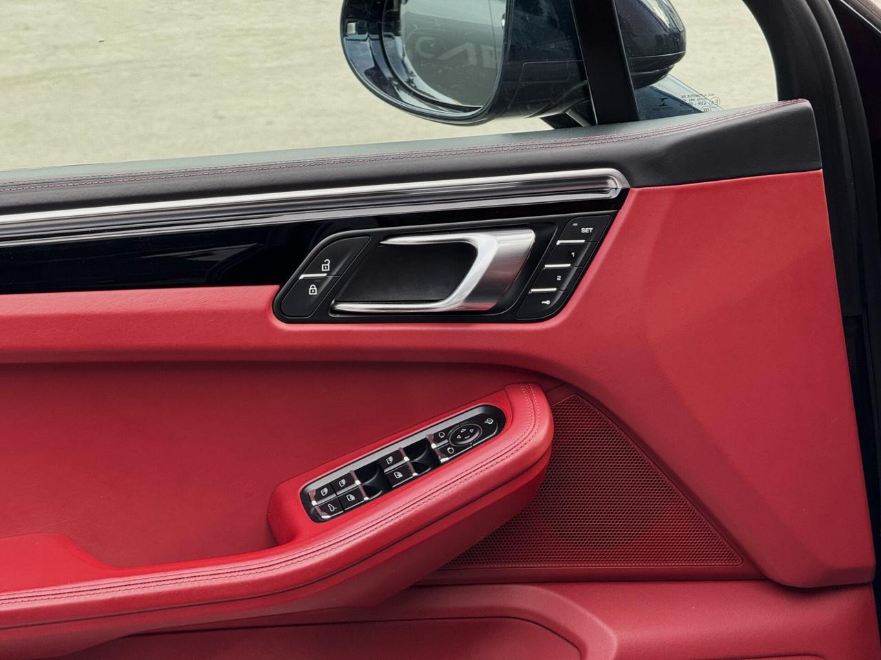 Porsche Macan 2.0 Turbo 265CV TETTO PASM 360