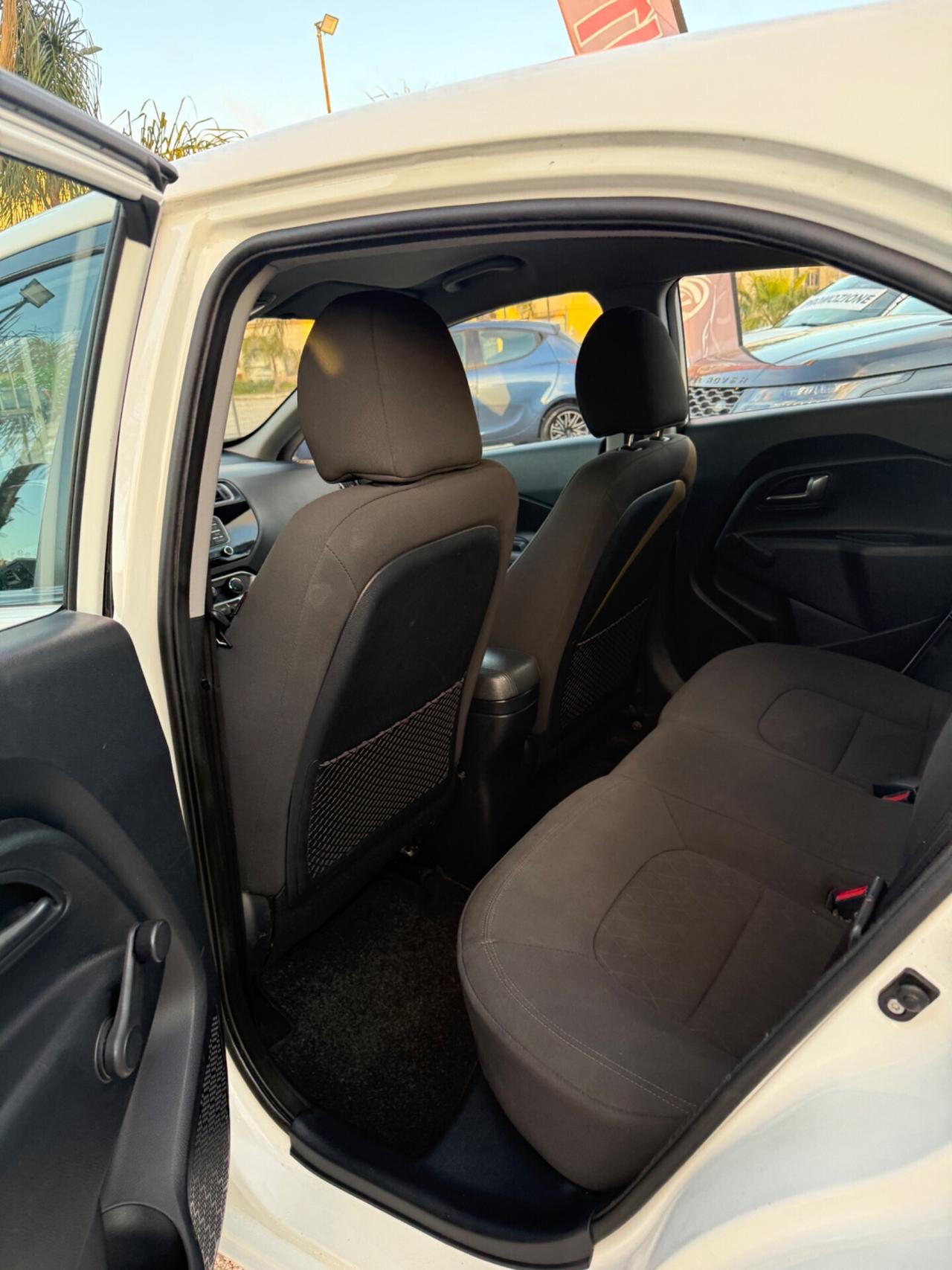 Kia Rio 1.2 CVVT 5p. Cool