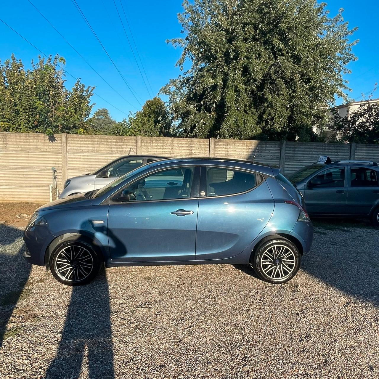 Lancia Ypsilon 1.0 FireFly 5 porte S&S Hybrid Ecochic Silver