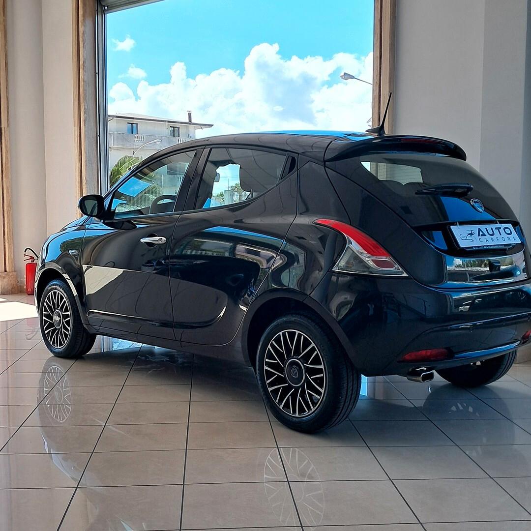 Lancia Ypsilon 1.0 FireFly 5 porte S&S Hybrid Oro