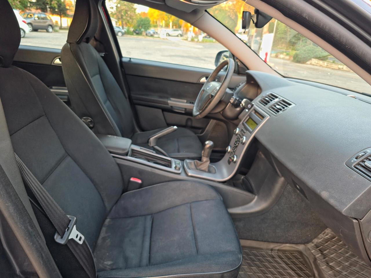 Volvo V50 D2 R-design CV-114 E5 Manuale NEO 2011