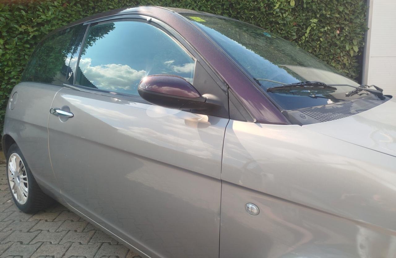 Lancia Ypsilon 1.4 16V MomoDesign