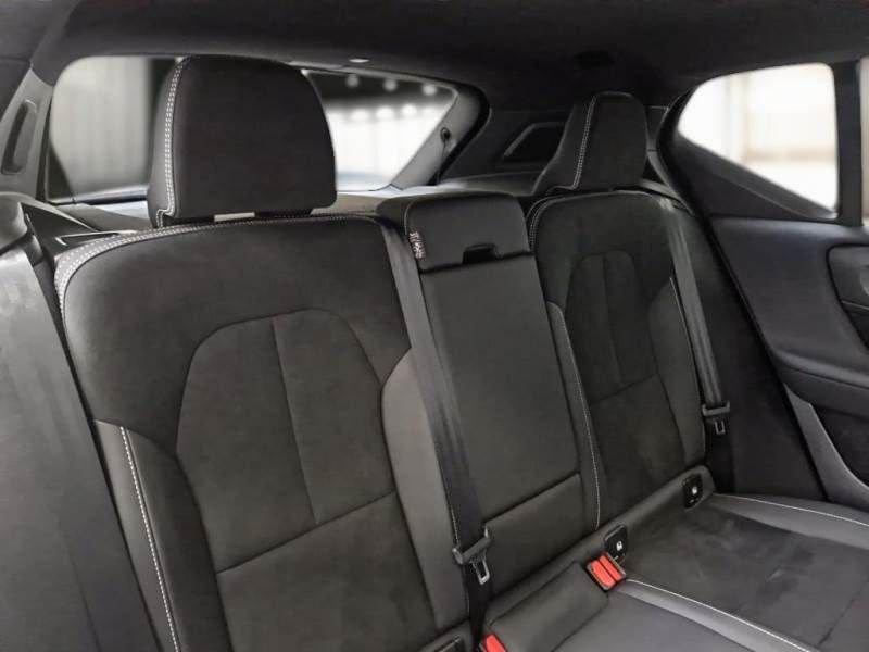 Volvo XC40 Recharge T4 129+82 CV Plug-In Hybrid Automatica Recharge Ultimate Dark N1 Autocarro