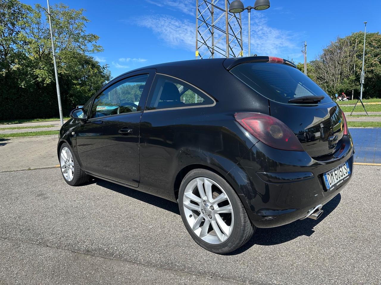 Opel Corsa 1.2 3 porte Sport BENZINA NEOPATENTATI