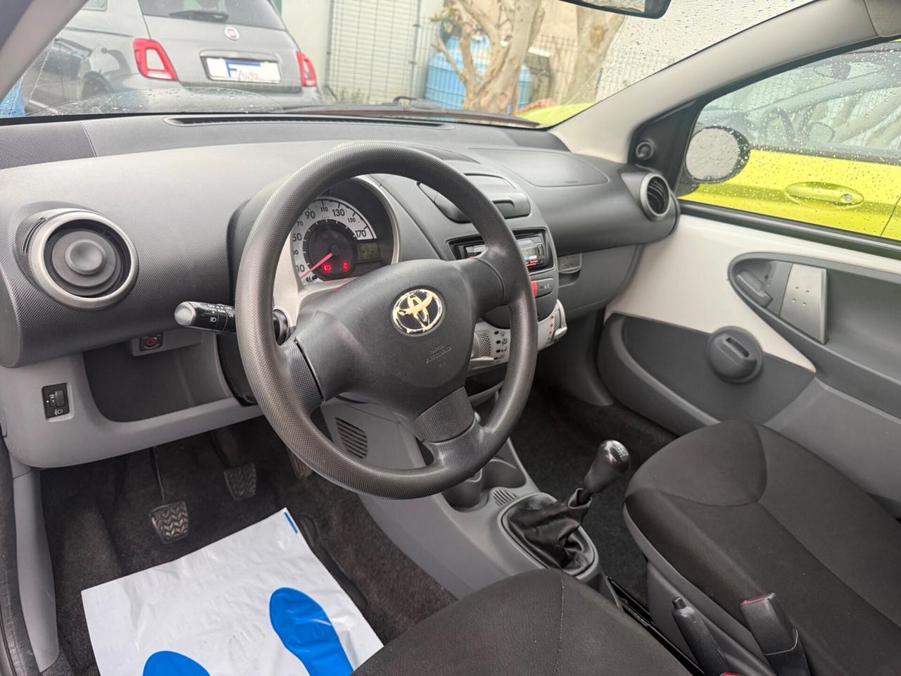 Toyota Aygo 1.0 12V VVT-i 5 porte,Clima,Radio,ecc.