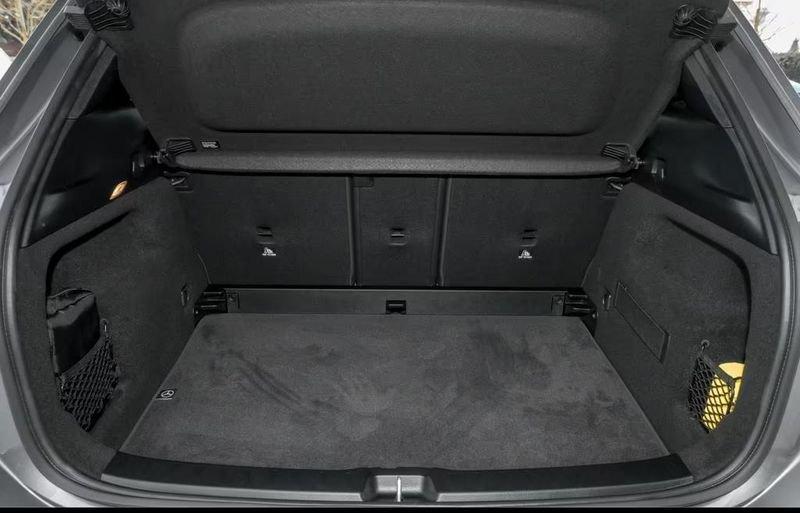 Mercedes-Benz GLA GLA 200 d AMG Line MBUX LED KEYLESS GO