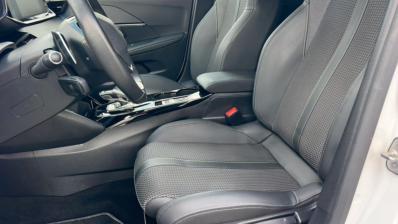 Peugeot 208 PureTech 100 Stop&Start EAT8 5 porte GT Line NEOPATENTATI