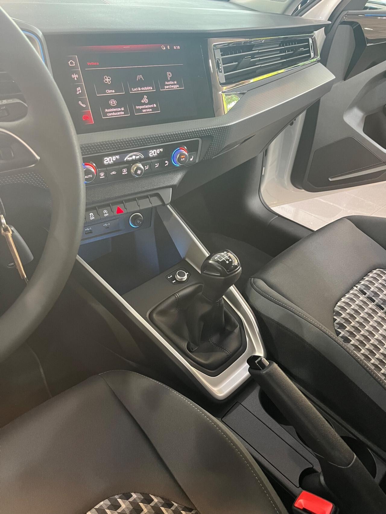 Audi A1 Sportback 25 1.0 tfsi Identity Black 77.000 KM!