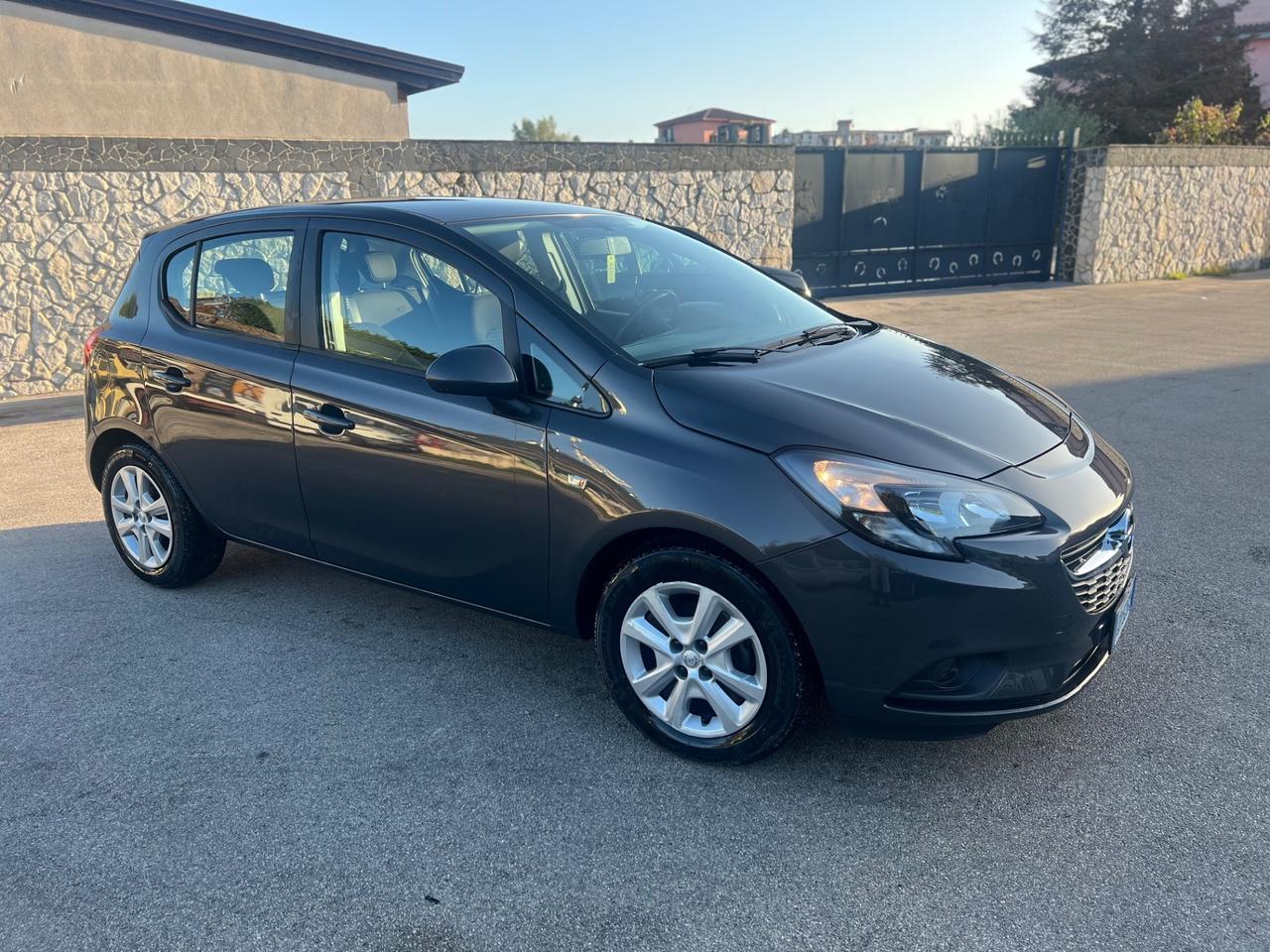 Opel Corsa 1.2 5 porte