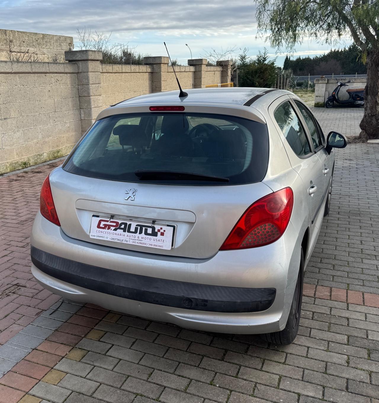 Peugeot 207 1.4 HDi 70CV NEOPATENTATI