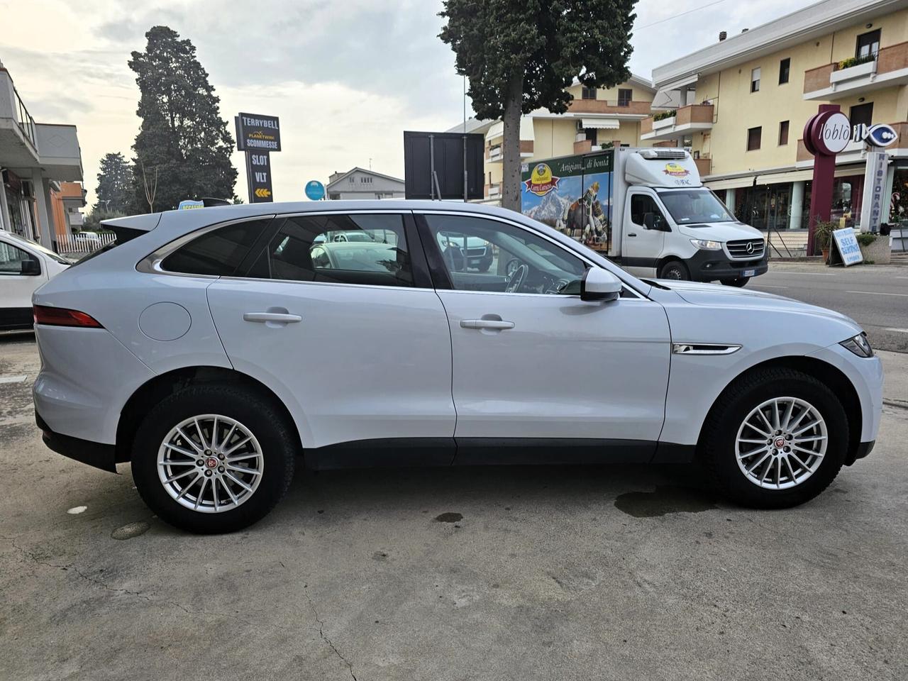 Jaguar F-Pace 2.0 D 180 CV AWD aut. Pure