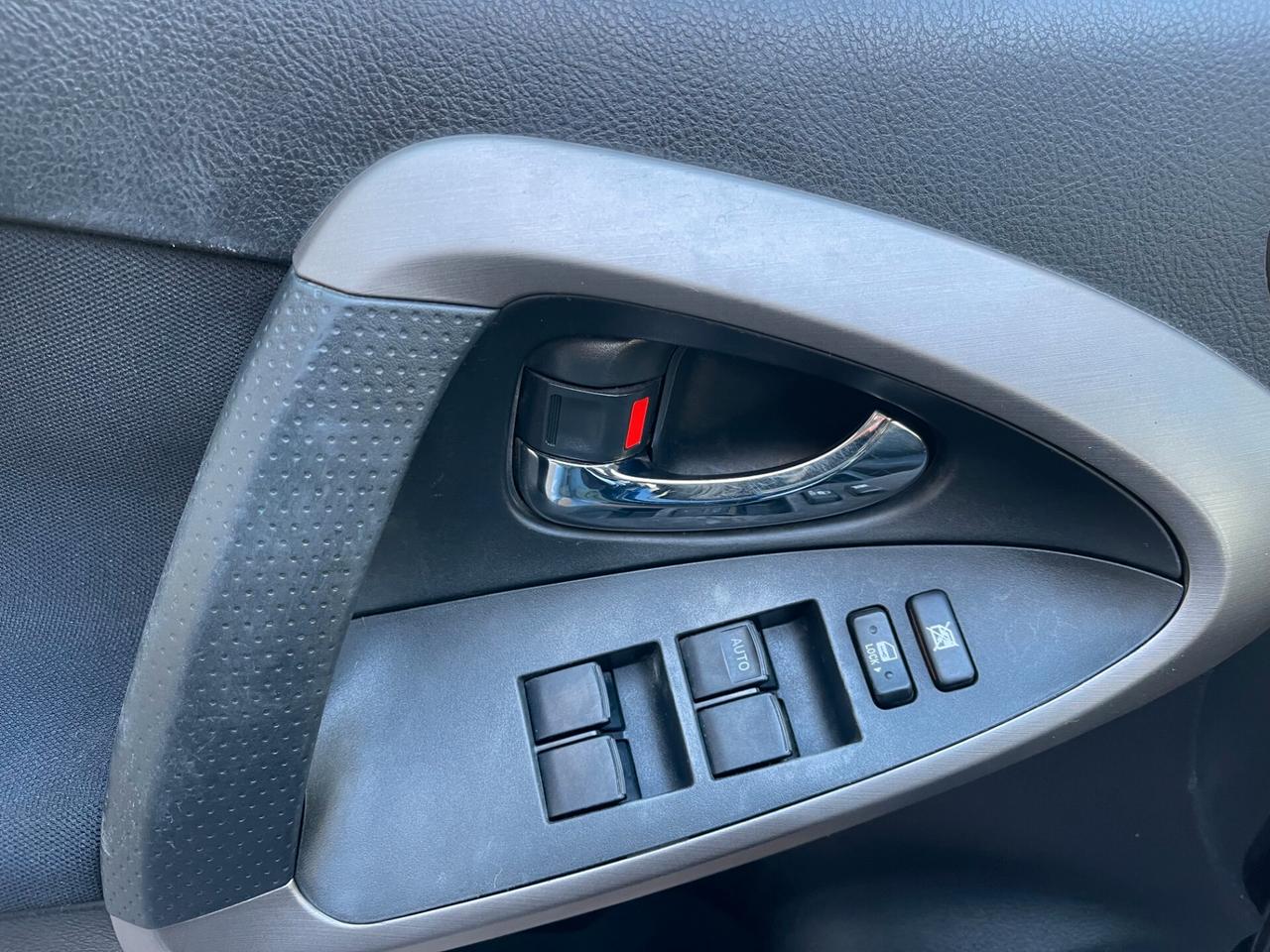 Toyota RAV 4 2.2 D-4D 136 CV Luxury NEO PATENTATI