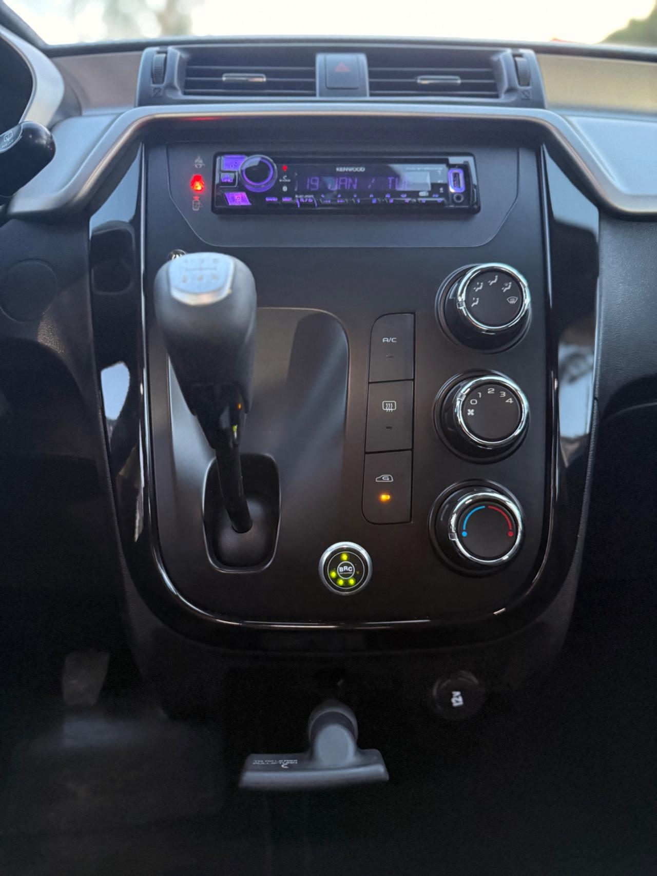 Mahindra KUV100 1.2 VVT M-Bifuel(GPL) K8