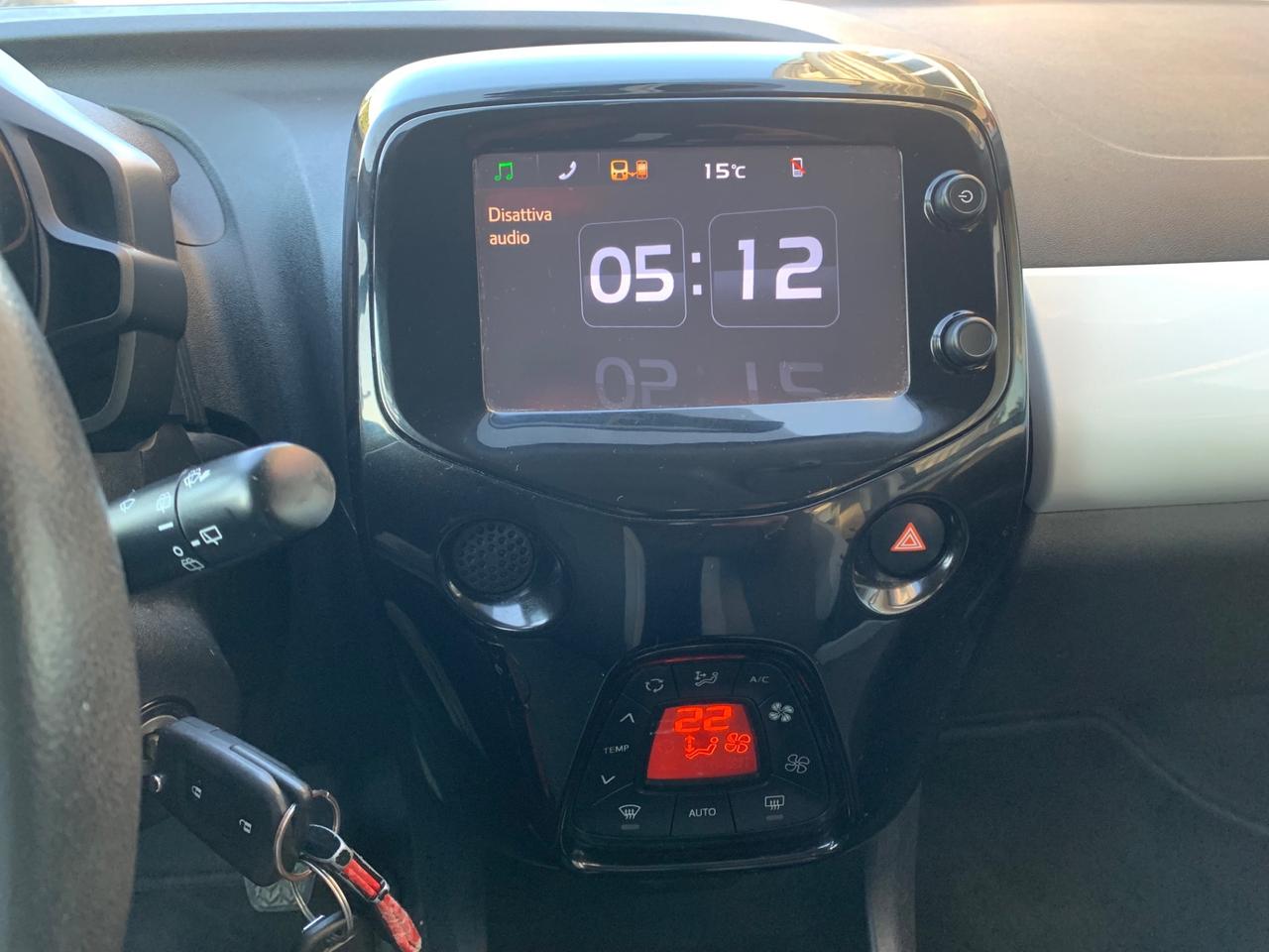 Toyota Aygo 1.0 VVT-i 69 CV 5 porte x-play MMT