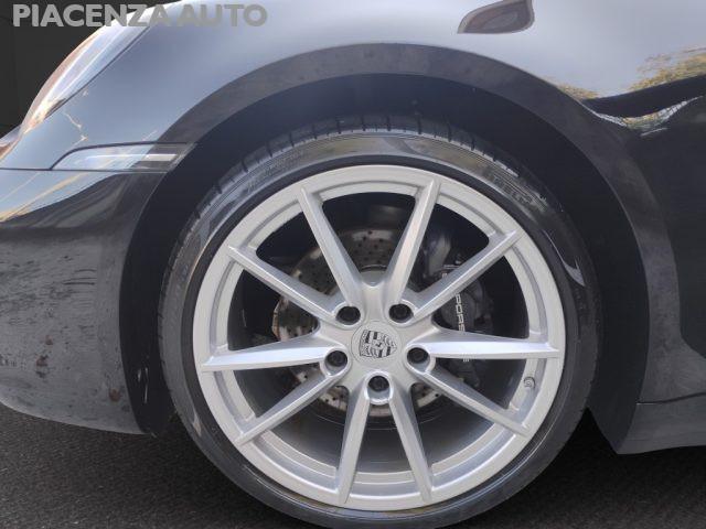 PORSCHE 992 Carrera