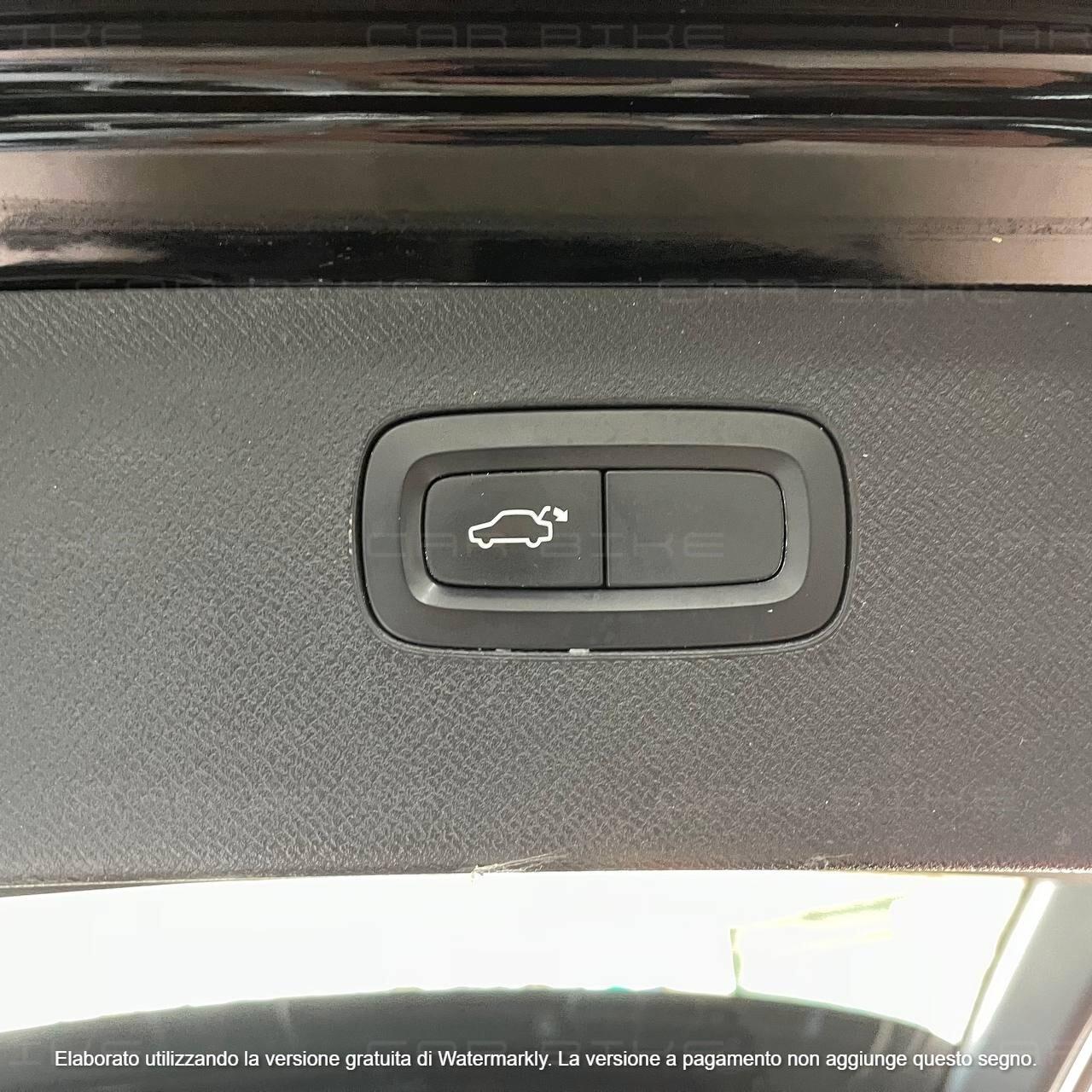 Volvo XC90 D5 AWD Geartronic 7 posti Momentum