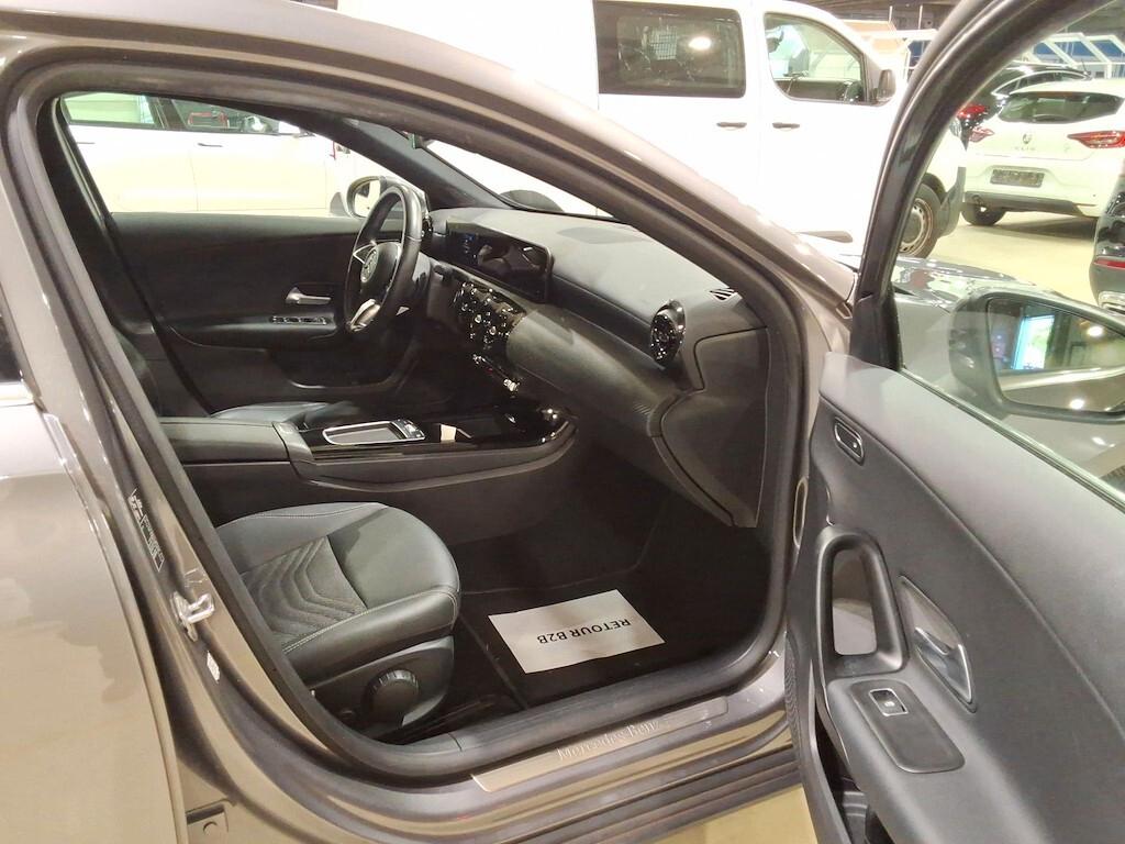 MERCEDES-BENZ A 180D NEW 115CV AUTOMATIC BUSINESS LINE ( FARI LED - CRUISE - PELLE - NAVI PREMIUM - PARK ASSIST )
