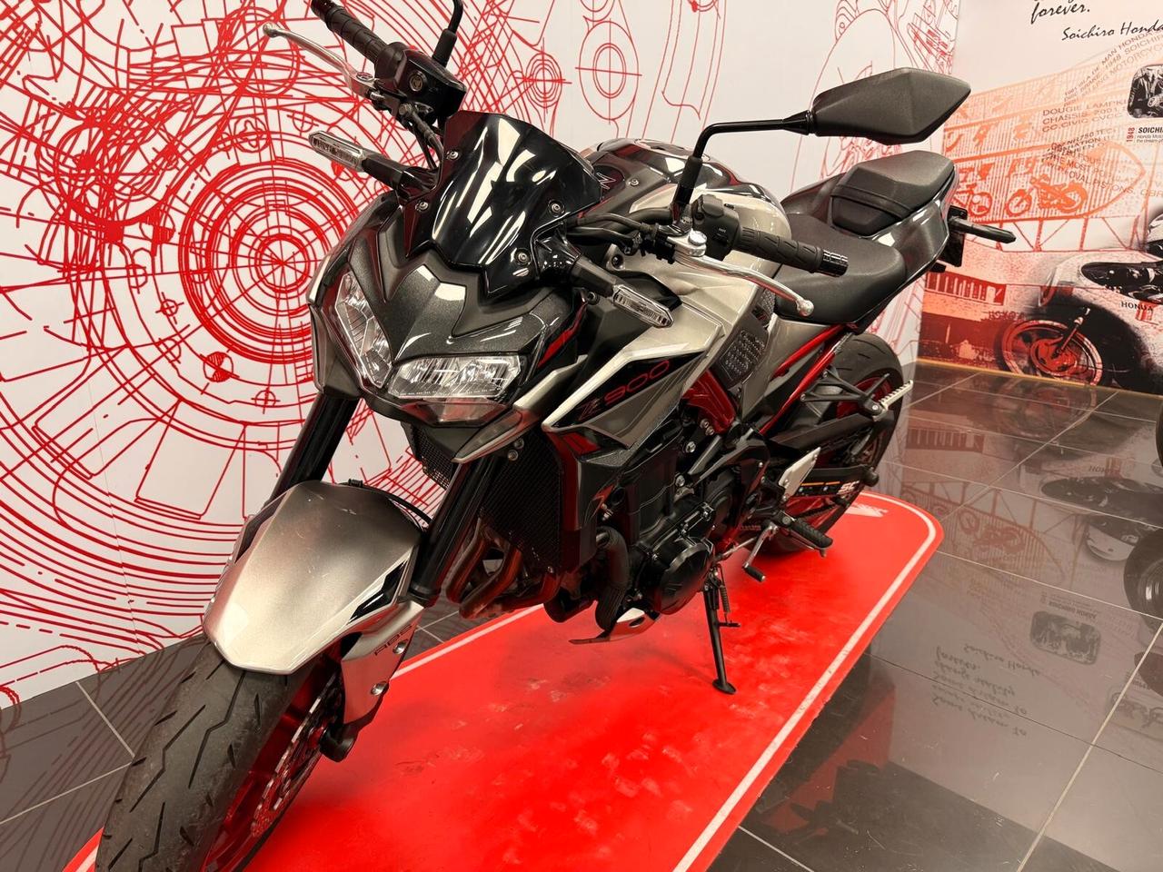 Kawasaki Z 900 2023