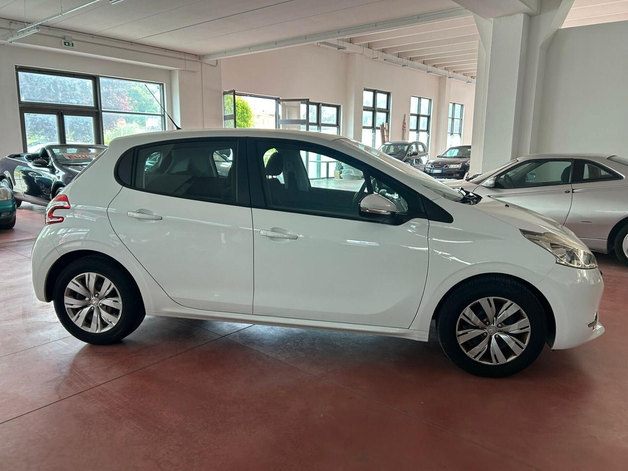 Peugeot 208 serie4 benzina 1.2 CV 82 Km 96.490 per NEOPATENTATI